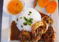 Tôm Rim jasmine rice dish from Le's Baguette.(Image via Instagram/@lesbaguettenola)